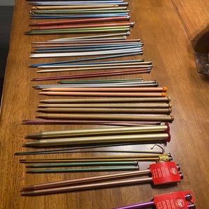Lot 33 pairs vintage knitting needles.